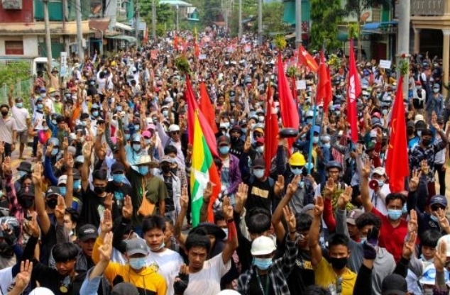 미얀마 군부, 시민 무장투쟁 조짐에 사형선고 등 강경대응
