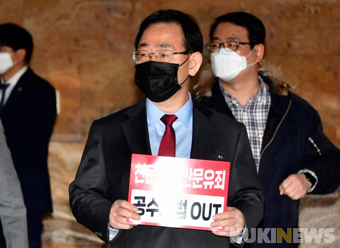 주호영 “박근혜 탄핵 부당? 당 전체 의견 아냐”