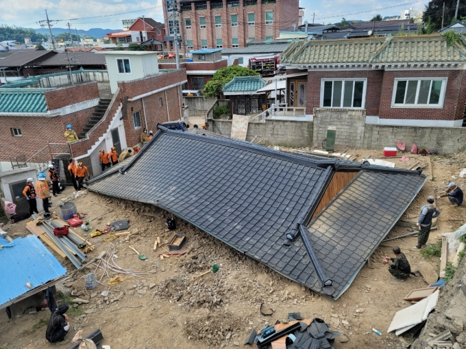 경북 의성 리모델링 공사장서 지붕 붕괴…50대 인부 사망