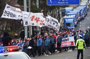 거리로 나온 CJ대한통운 택배 노동자들