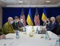 바이든, 우크라이나 국방‧외교 장관 만나… 러시아 “동부 집중”