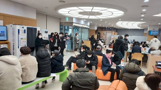 전북도 해외여행 수요 폭증, 여권신청 민원창구 ‘북새통’ 
