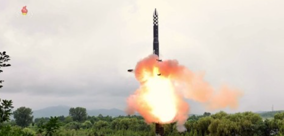 일본 “북한 탄도미사일, EEZ 밖 낙하…안보리 결의 위반”