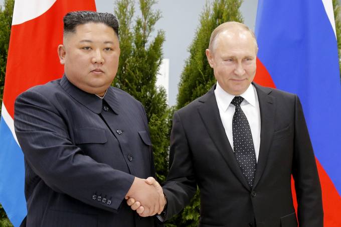 북러 정상회담, 13일 전망…“김정은 탄 열차, 러시아로 출발”