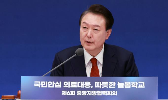 尹대통령 “의대 증원 2000명은 최소한…흔들림 없이 의료개혁 추진”