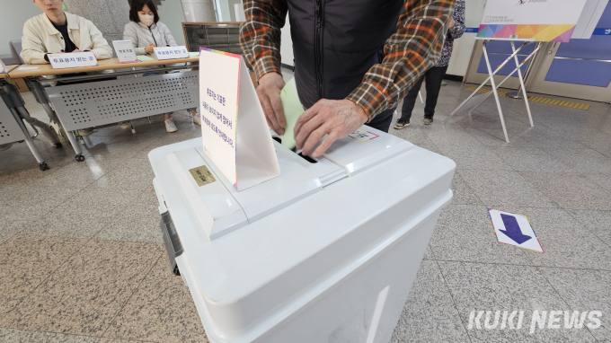 강원, 오후 1시 투표율 58.0%…33만2095명 투표 마쳐