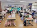 정읍시, 수성초등학교 입학생 33명에게 책 꾸러미 전달