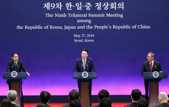 尹대통령 “한일중 3국 공통 핵심 역내 평화…통일 한반도 실현”