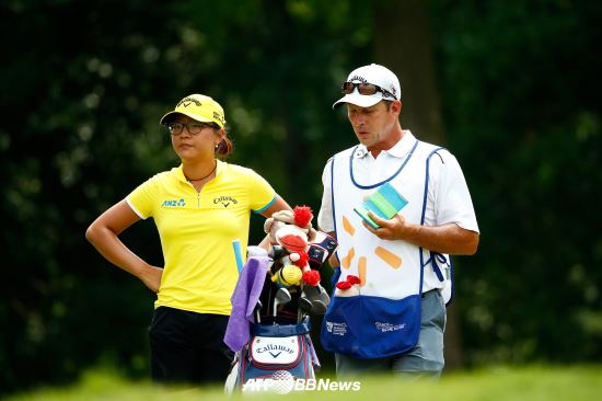 30일(한국시간) 미국 아칸소주 로저스의 피너클 컨트리클럽에서 열린 미국여자프로골프(LPGA) 투어 월마트 아칸소 챔피언십 3라운드에서 뉴질랜드 교포 리디아 고가 3번홀에서 다음 샷을 기다리고 있다. AFPBBNews=NEWS1