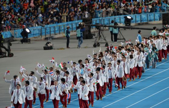 인천아시아드주경기장에서 열린 ‘2014 아시안게임 폐막식’에서 대한민국 선수단이 입장하고 있다. 인천=김범준기자