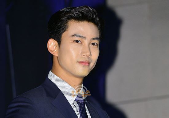 옥택연