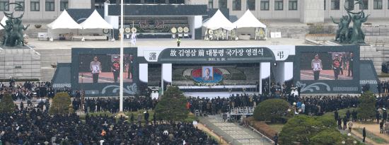 고(故) 김영삼 전 대통령의 영결식이 26일 오후 서울 국회앞마당에서 거행 되고 있다. 국회사진기자단.