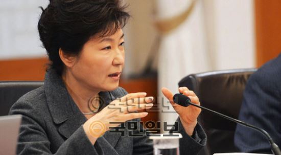 박근혜 대통령이 8일 오전 청와대에서 열린 제53회 국무회의에서 모두발언을 하고 있다. 국민일보 서영희 기자