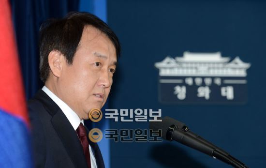 정연국 대변인이 14일 오전 서울 춘추관에서 20대 총선 관련 청와대 논평을 발표하고 있다. 국민일보 서영희 기자