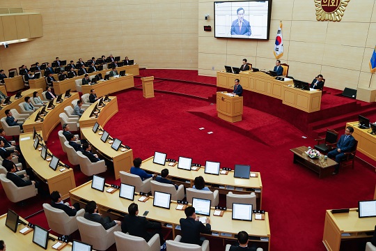 "장대진 의장이 26일 전라남도의회 본회의에서 영호남 상생발전을 주제로 연설하고 있다. <사진=경북도의회> "