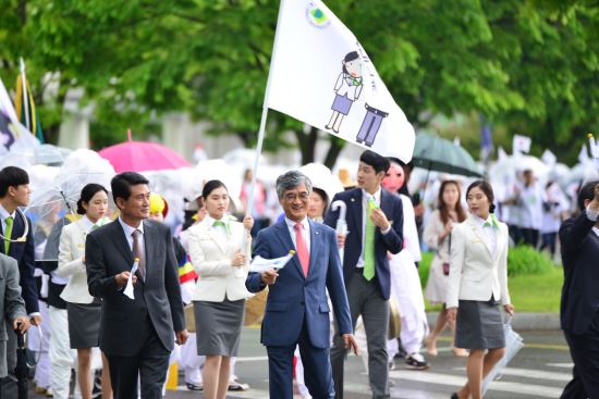 "3일 대구대학교 개교 60주년 기념행사에서 홍덕률 총장