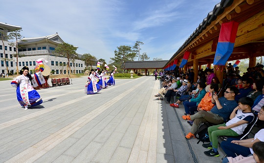 "경북도청 신청사에서 열린 공연 장면. <사진=경상북도> "