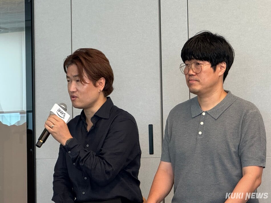 1일 서울 강남구 아마존웹서비스(AWS)코리아 오피스에서 열린 ‘AWS Security 101’ 기자간담회에서 신은수 AWS코리아 보안 전문 수석 솔루션즈 아키텍트(PSA)(왼쪽)와 이진욱 LG CNS RED팀 팀장이 발표자로 나섰다. 질의응답을 진행하고 있다. 이혜민 기자