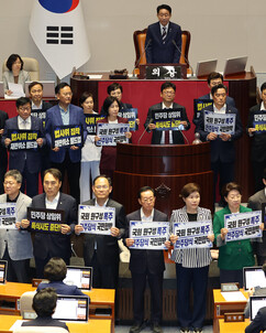 법 만들고도 15번 모두 지각…원구성 합의마저 흔들렸다